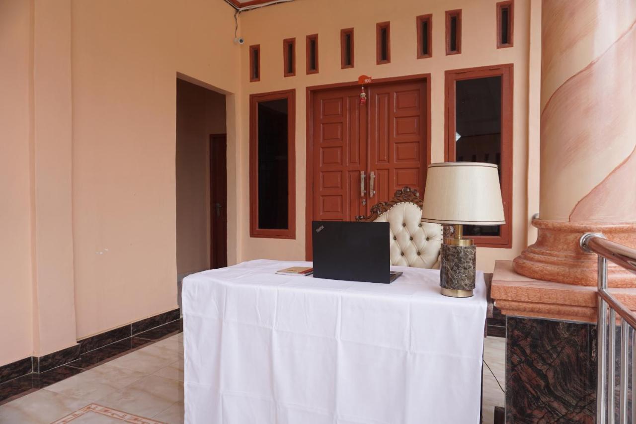 Oyo 2635 Ramos Inn Sinapuran ภายนอก รูปภาพ