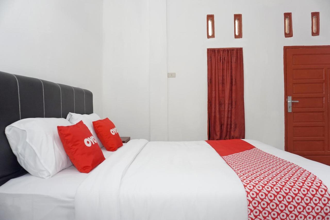 Oyo 2635 Ramos Inn Sinapuran ภายนอก รูปภาพ