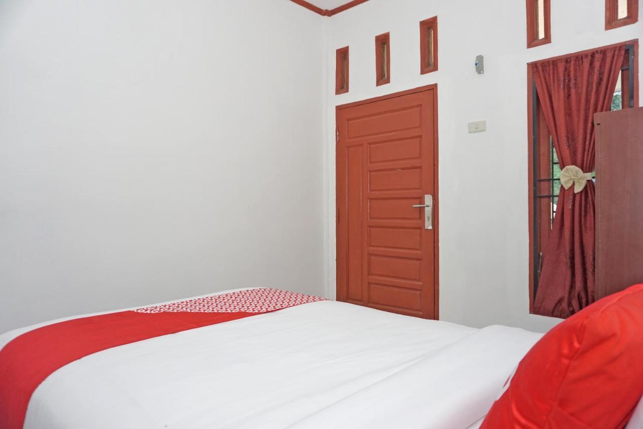 Oyo 2635 Ramos Inn Sinapuran ภายนอก รูปภาพ