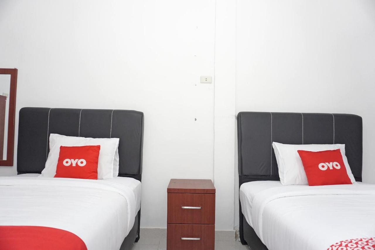 Oyo 2635 Ramos Inn Sinapuran ภายนอก รูปภาพ